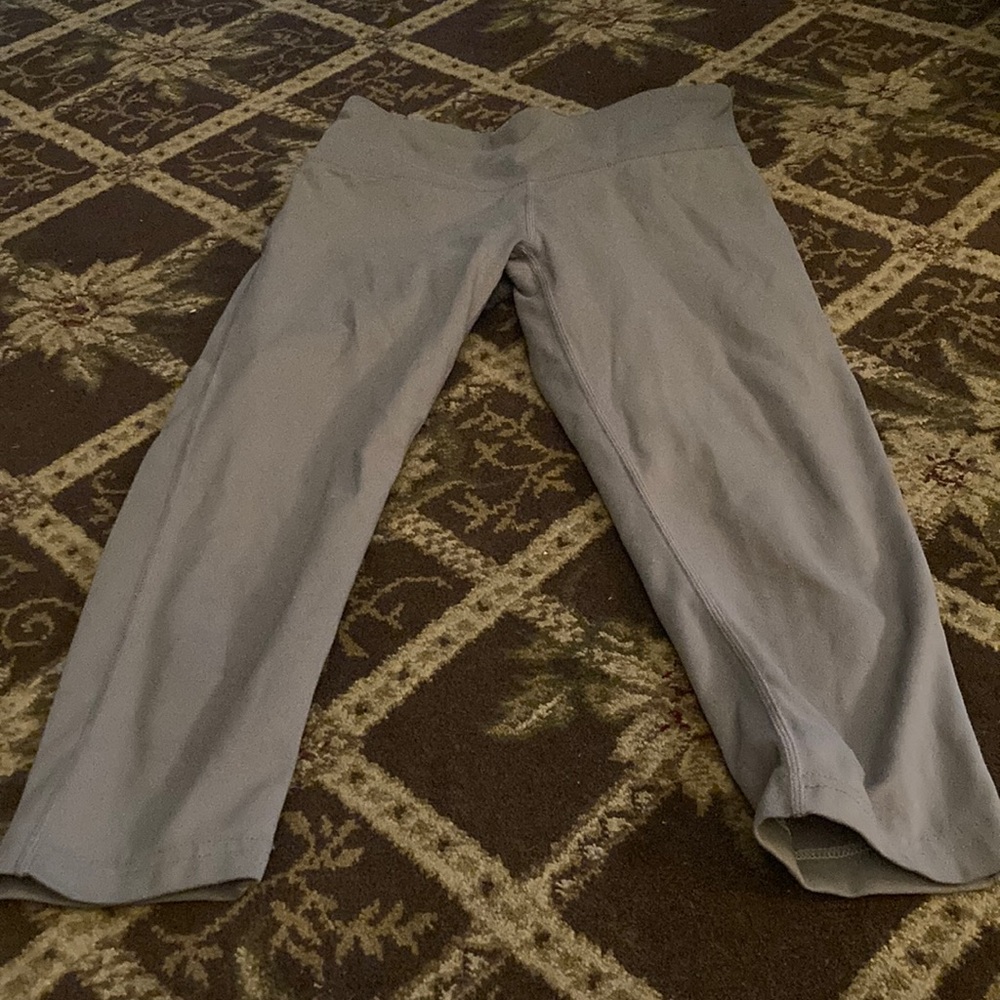 gray capris!